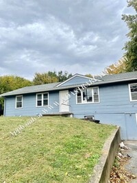 Building Photo - Completely Remodeled and Updated 6 Bedroom/3 Bath House in North KC!!-Available in AUGUST!!