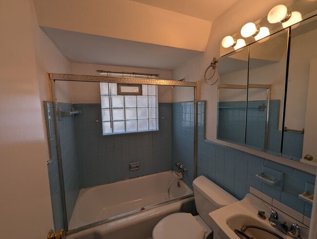 Building Photo - Kenwood Charmer - Section 8 Friendly