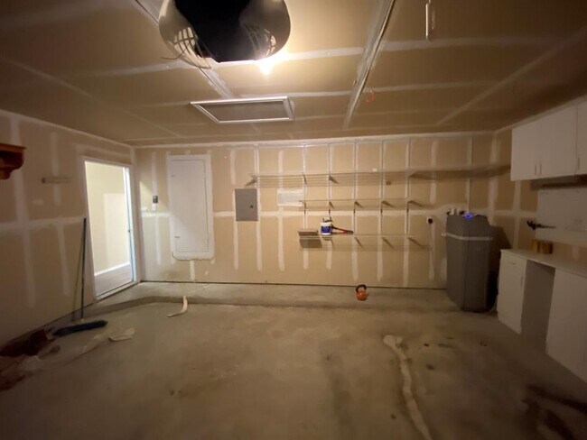 Building Photo - 258 Western Dr