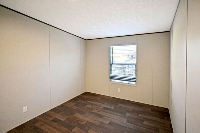 Building Photo - 1358 Bartels St