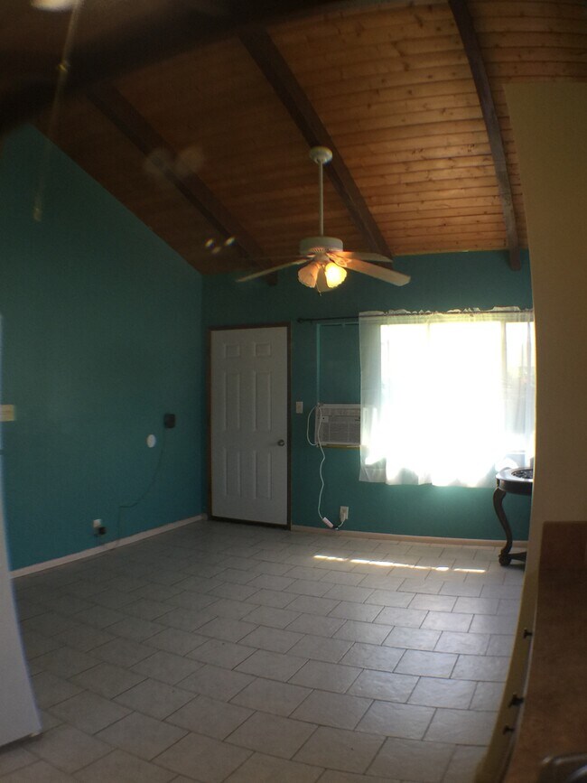 Building Photo - Cottage