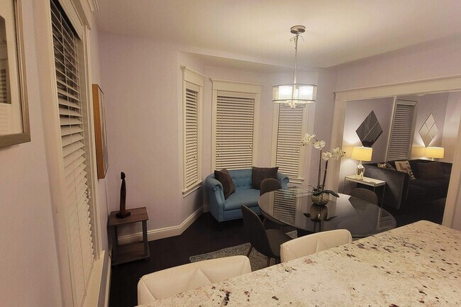 Building Photo - 810 Broadway-SI ID1511377P