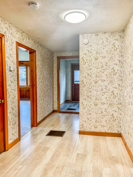 Building Photo - 1699 Main St