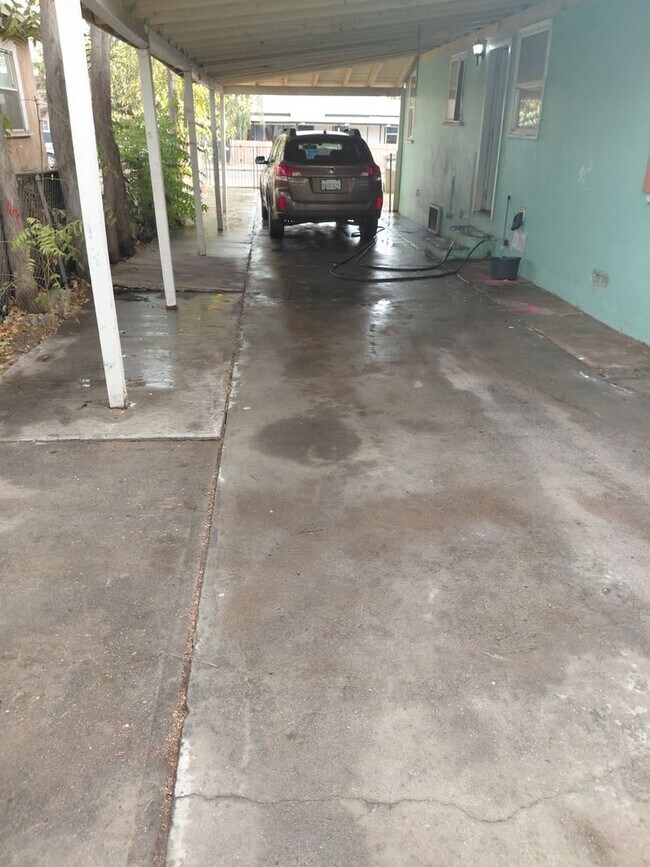 Building Photo - 2416 Kentucky St