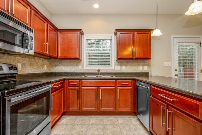 Building Photo - 3 Bedroom 2 Bathroom Nest in Raeford