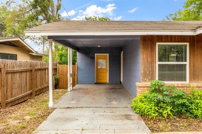Building Photo - 4705 Menchaca Rd