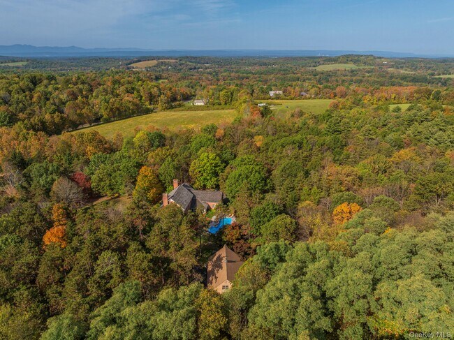 Building Photo - 147 Rock City Rd