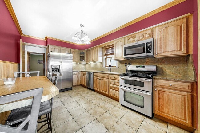 Building Photo - 5022 S Laporte Ave