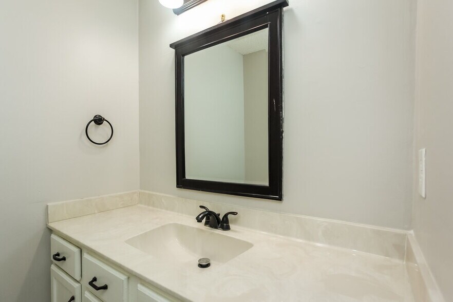 Building Photo - 1271 Breezy Gate Dr