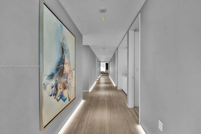 Building Photo - 1000 Biscayne Blvd