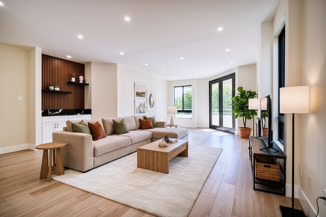 Building Photo - 13920 Moorpark St