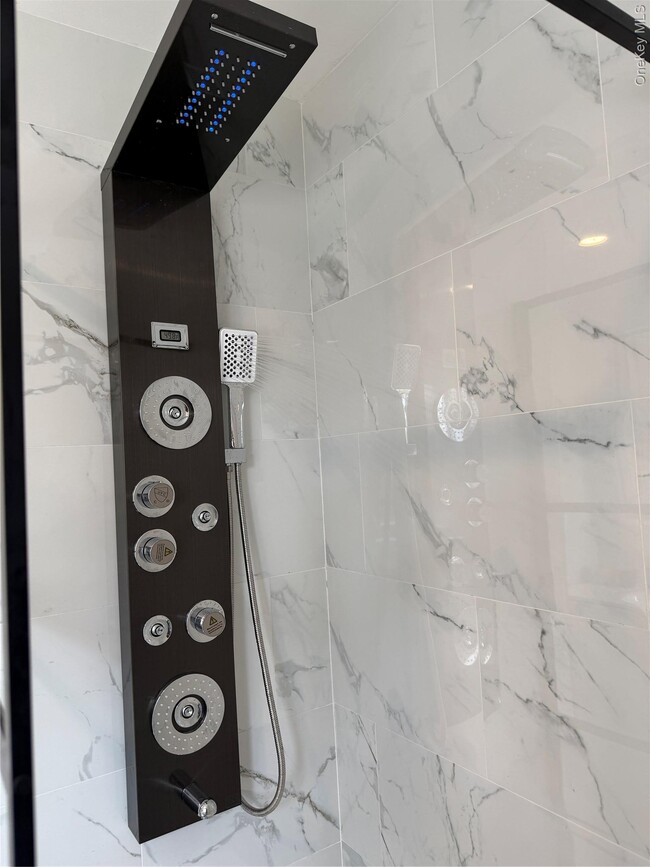 Building Photo - 165 Lynbrook Dr