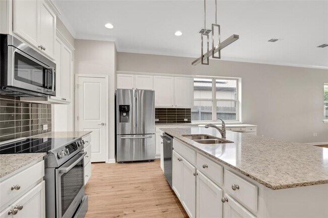 Building Photo - 16408 Fetching Ave