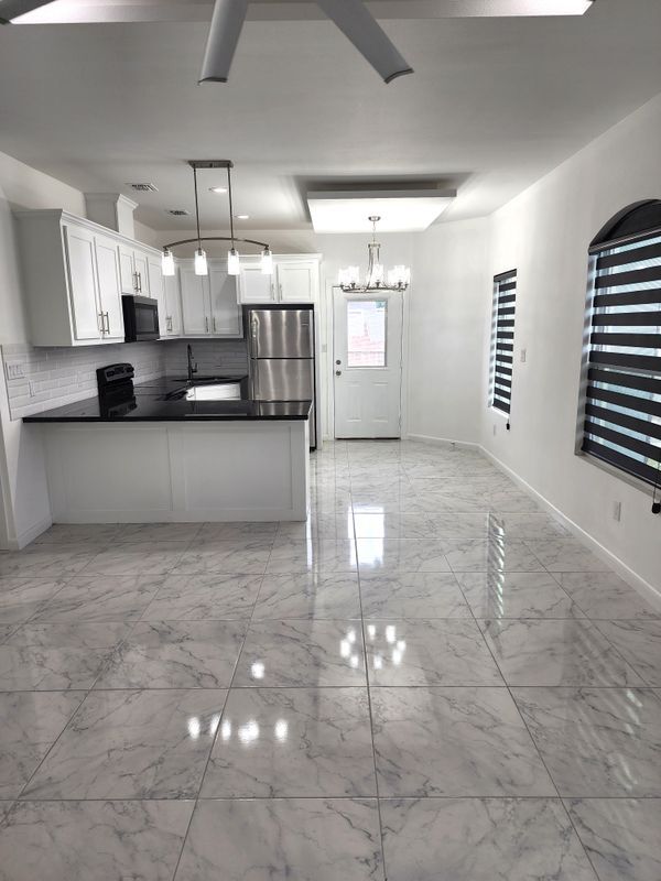 Building Photo - 918 N Woodson Ave
