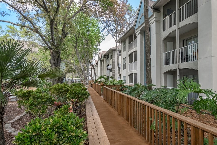 Essex Place Luxury Apartments 3415 W Hillsborough Ave Tampa FL 33614