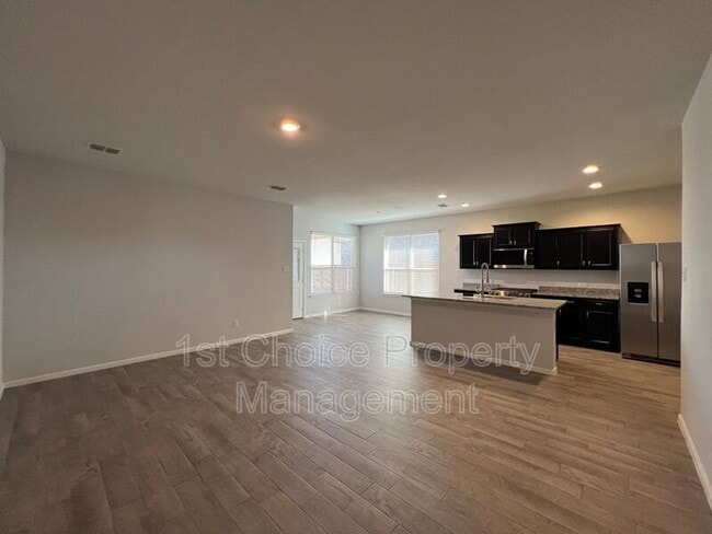 Building Photo - 9608 New Bern Dr