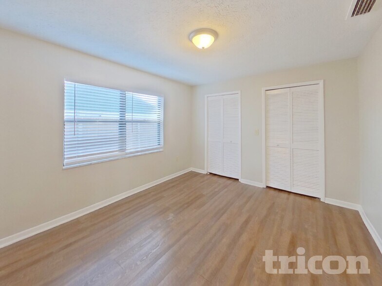 Building Photo - 1808 S Golfview Dr