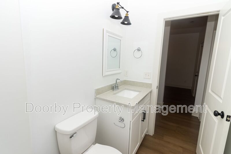 Building Photo - 3016 N Chamberlain Ave