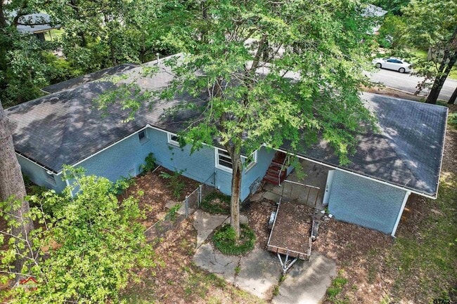 Building Photo - 1307 Ash Ln