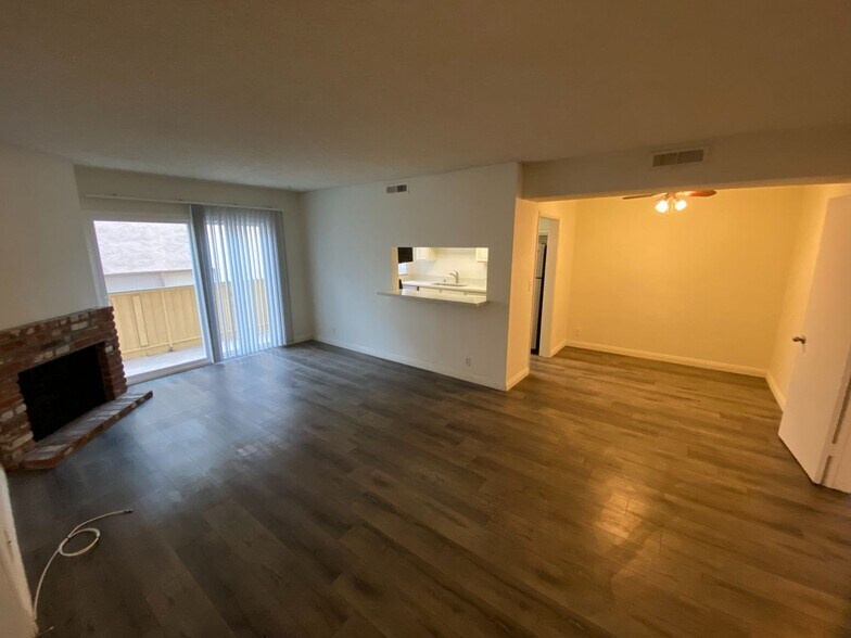 Building Photo - 1444 Centinela Ave