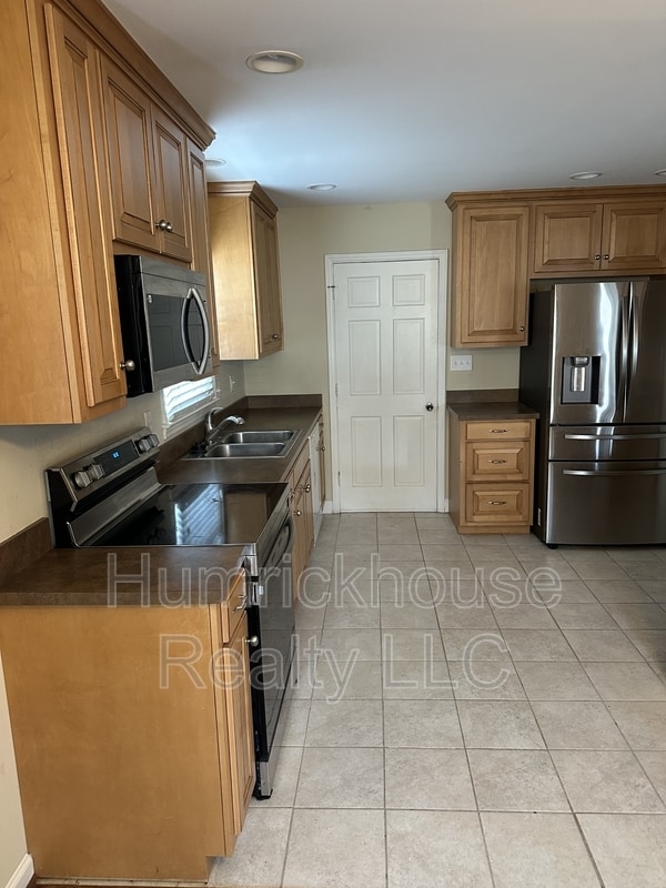 Building Photo - 1133 Wimbledon Rd