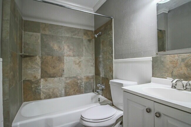 Building Photo - Cute 3 Bed, 2 Bath!