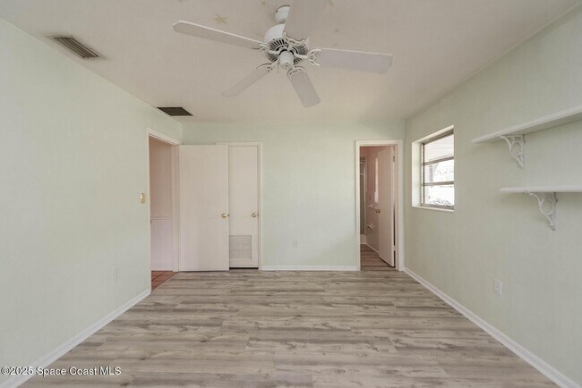 Building Photo - 508 Poinsettia Rd