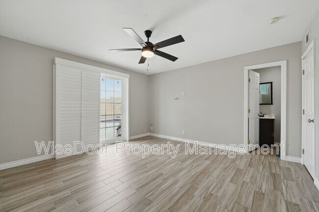 Building Photo - 387 E Nubia St
