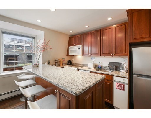 Building Photo - 55 W Cedar St