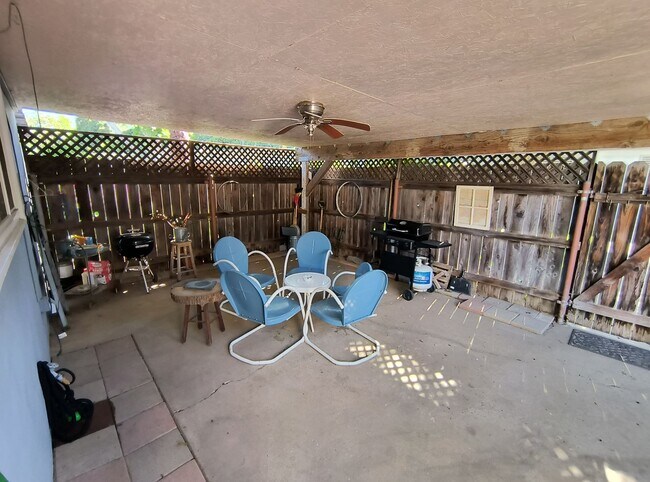 Building Photo - SHORT TERM RENTAL! Fully Furnished and Move In Ready!