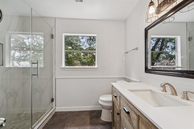 Building Photo - 1823 Saddlecreek Dr