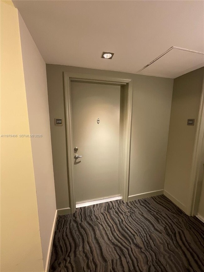 Building Photo - 950 Brickell Bay Dr