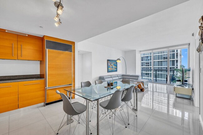 Building Photo - 485 Brickell Ave