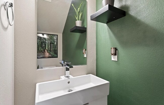 Building Photo - Dual Masters! Stunning Modern End-Unit Townhome in Buckman Bright, Airy & Designed for Comfort