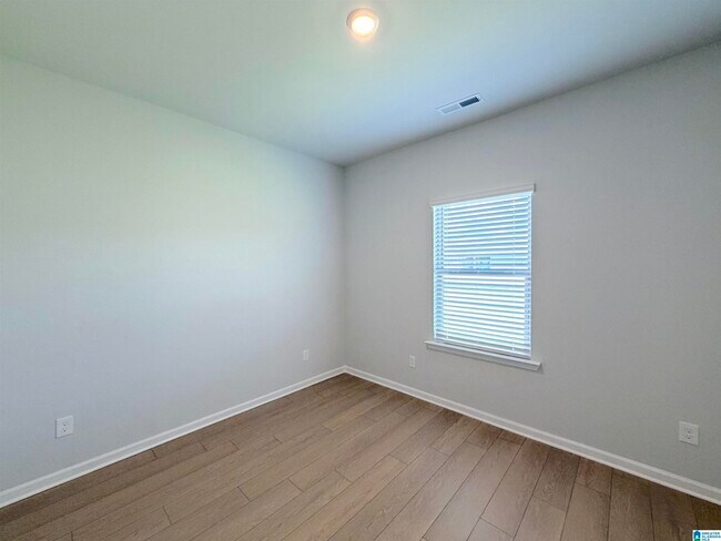 Building Photo - 305 Susan Lynn Dr