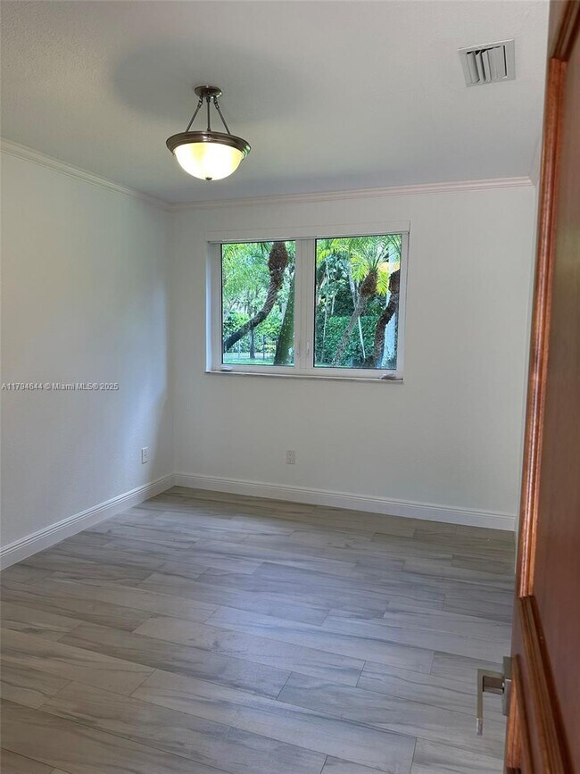 Building Photo - 10600 SW 69th Ave