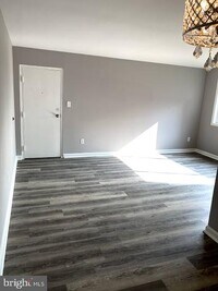 Building Photo - 12 Halley Pl SE