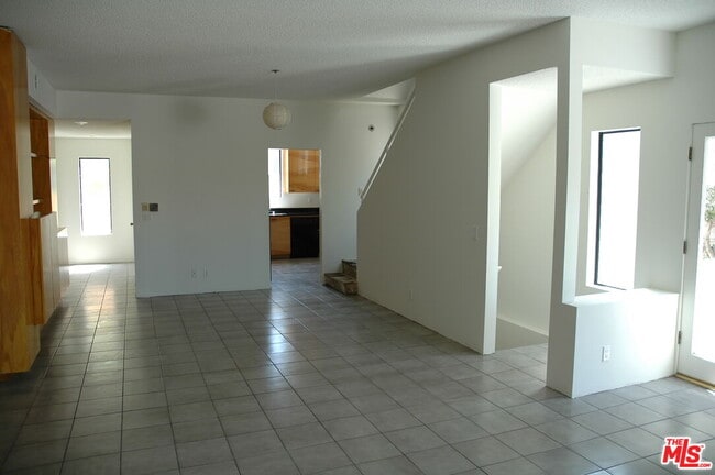 Building Photo - 3675 Keystone Av