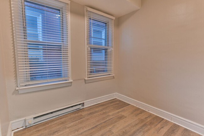 Building Photo - 426 1/2 Boas Street