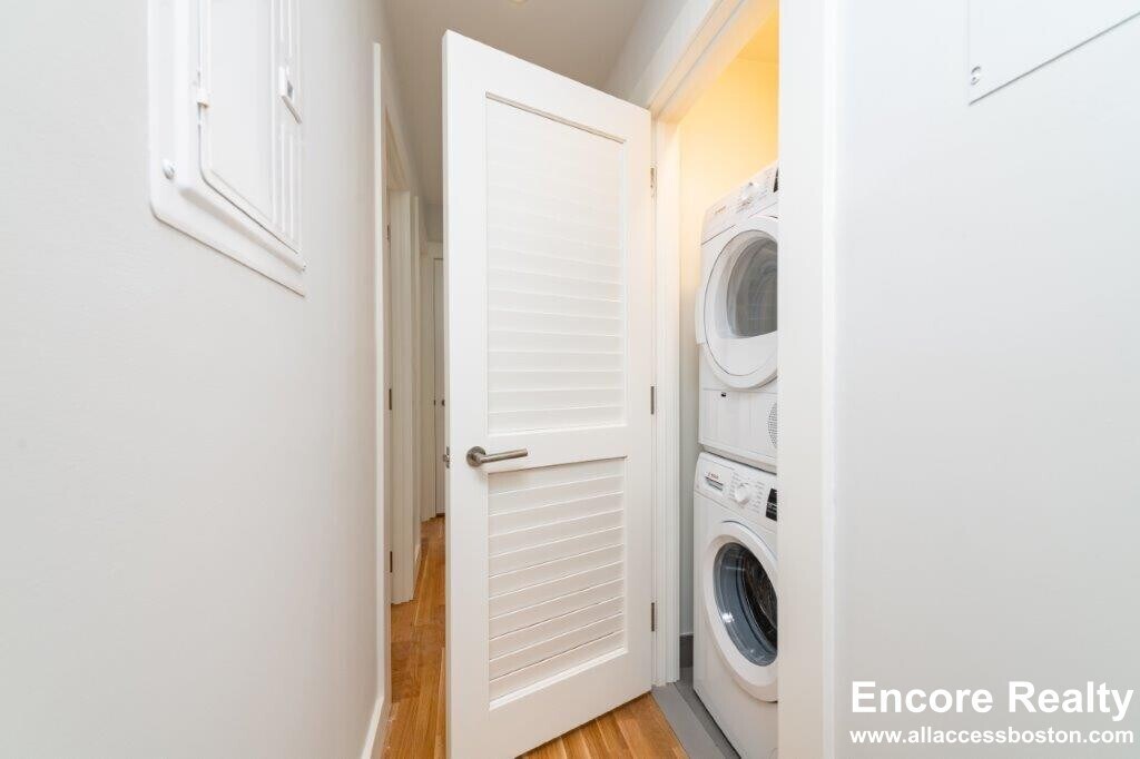 Building Photo - 1400 Columbia Rd