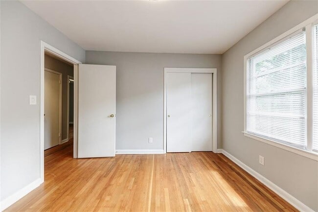 Building Photo - 1582 Lincoln Ave SE