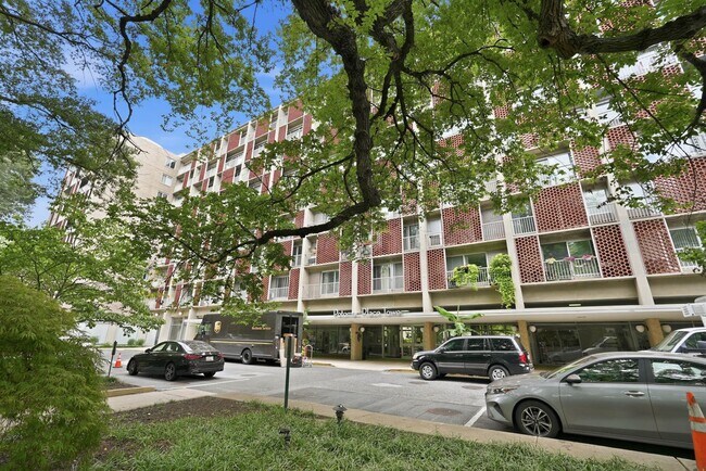 Building Photo - 800 4th St NW