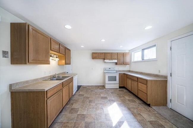 Building Photo - 441 1st Ave