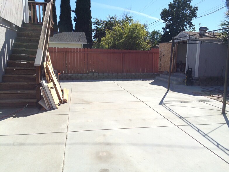 Shared backyard - 4239 Ogden Dr
