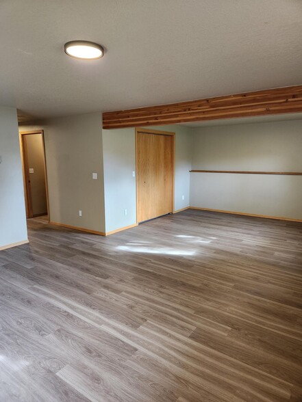 Building Photo - 341 Valley Grove Dr