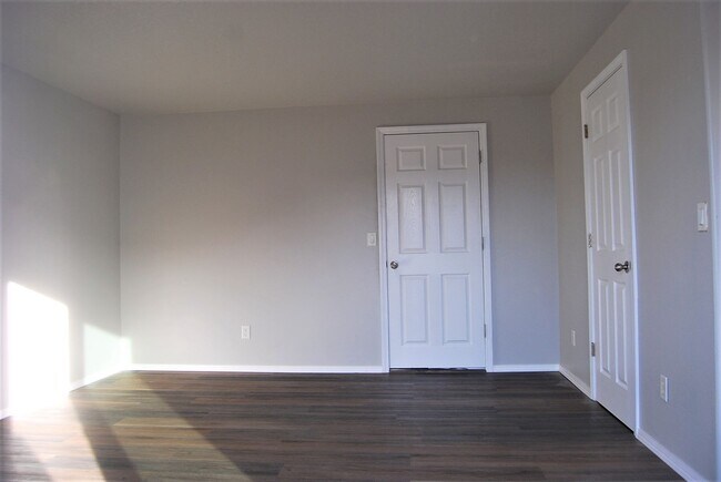 Building Photo - 4 bedroom 2.5 Bath NE Salem OR