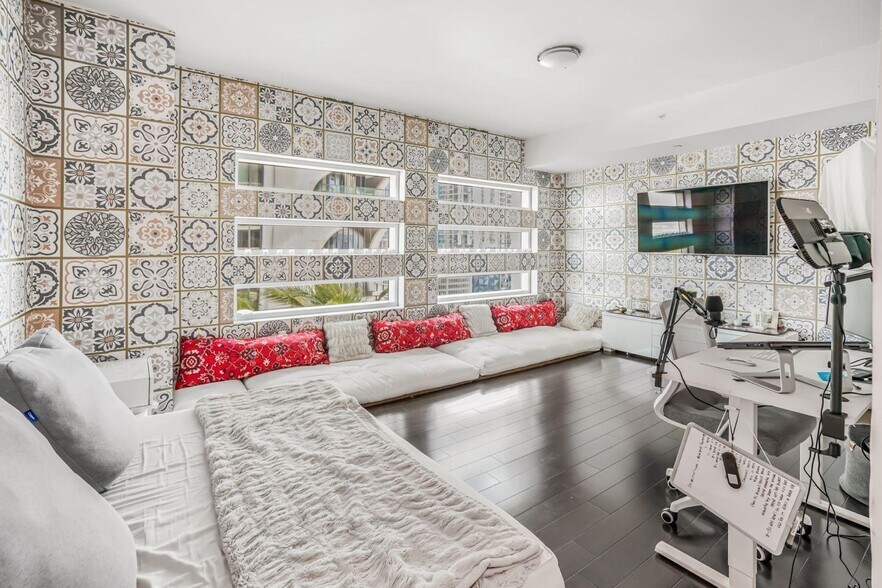 Building Photo - 1040 Biscayne Blvd