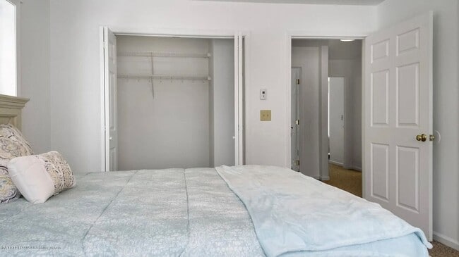 Building Photo - 3BR/2.5BA Townhouse Available July 1st!!! - Great Residential Neighborhood!!