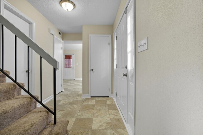 Building Photo - 712 Biltmore Dr