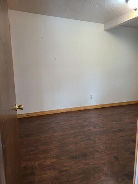 Building Photo - 500 1/2 Defoe St